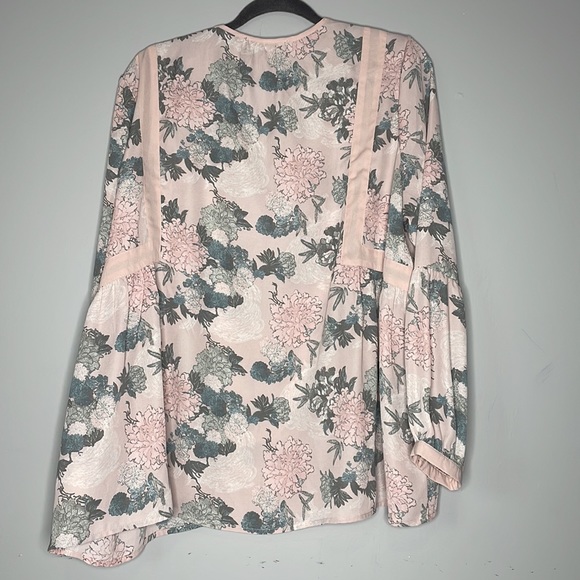 Amanda Green Floral Blouse - Picture 6 of 6